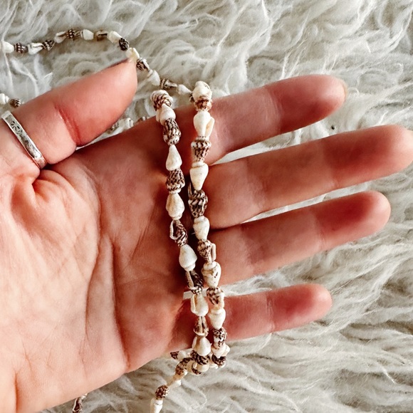 Real Shell Necklace - Picture 4 of 4